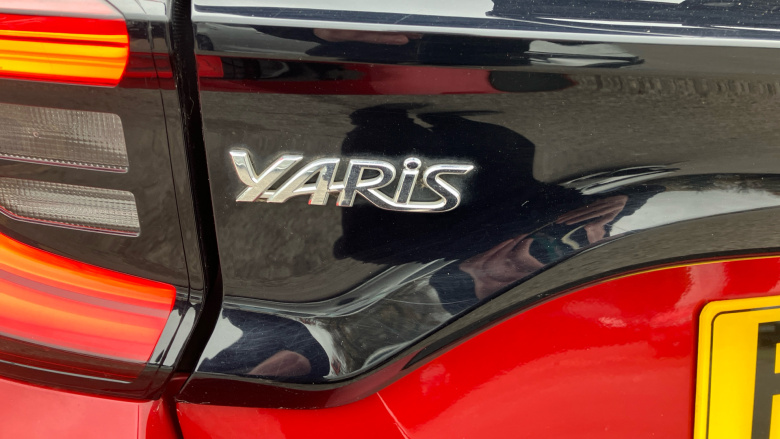 Toyota Yaris 1.5 Hybrid Design 5dr CVT Hybrid Hatchback